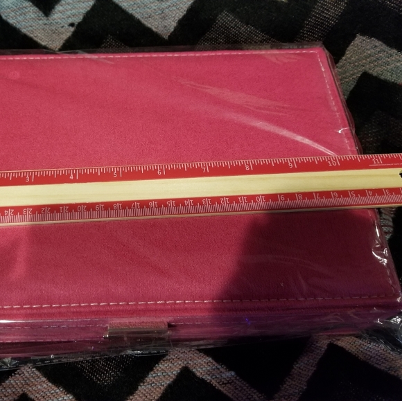 - Fuchsia Velour Jewelry box - Picture 8 of 9
